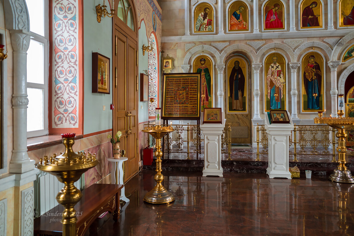 В церкви - Александр Синдерёв