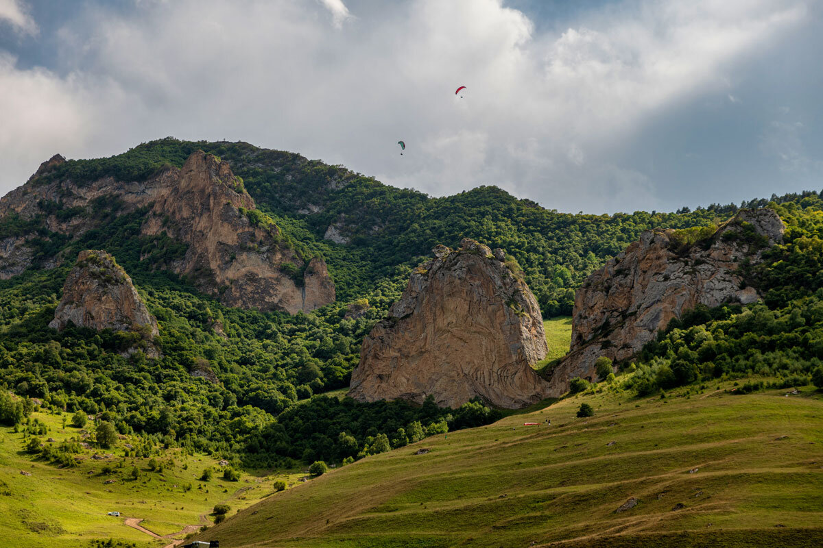 Парадром Флай Чегем, Чегемское ущелье, Кабардино-Балкария. - Дина Евсеева