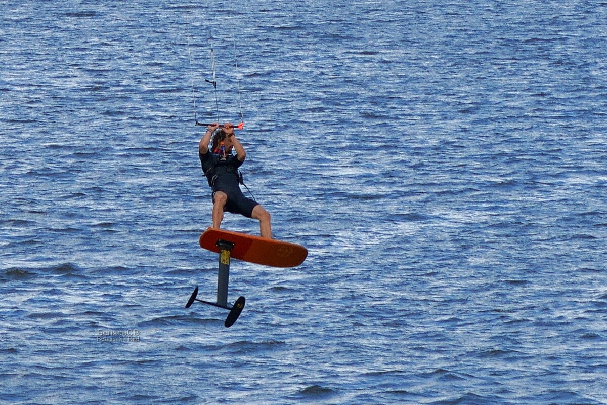 Полёт над водой - Сергей Беляев