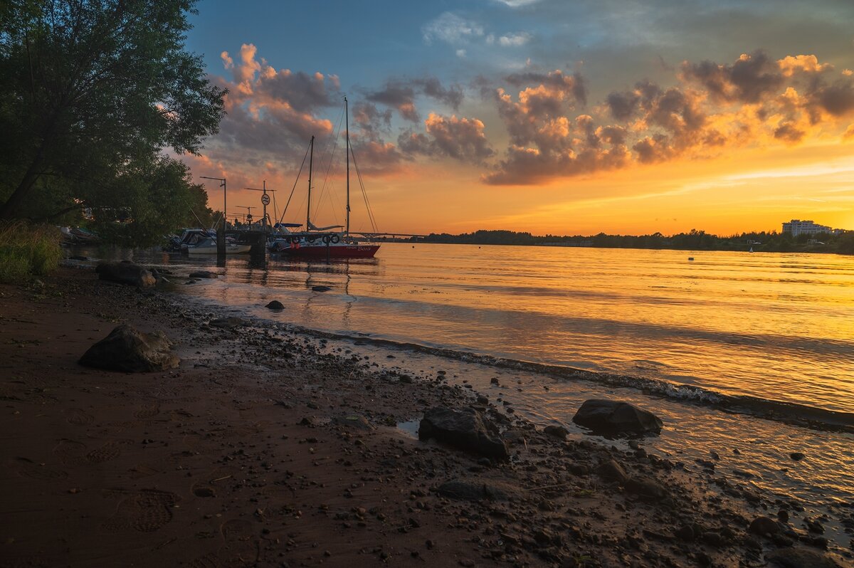Вечер на реке Волге. - Виктор Евстратов Вечер на реке Волге. - Виктор Евстратов