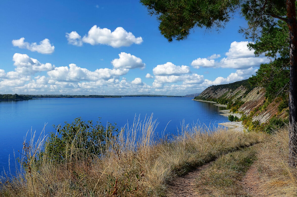 На Волге - Анатолий Уткин