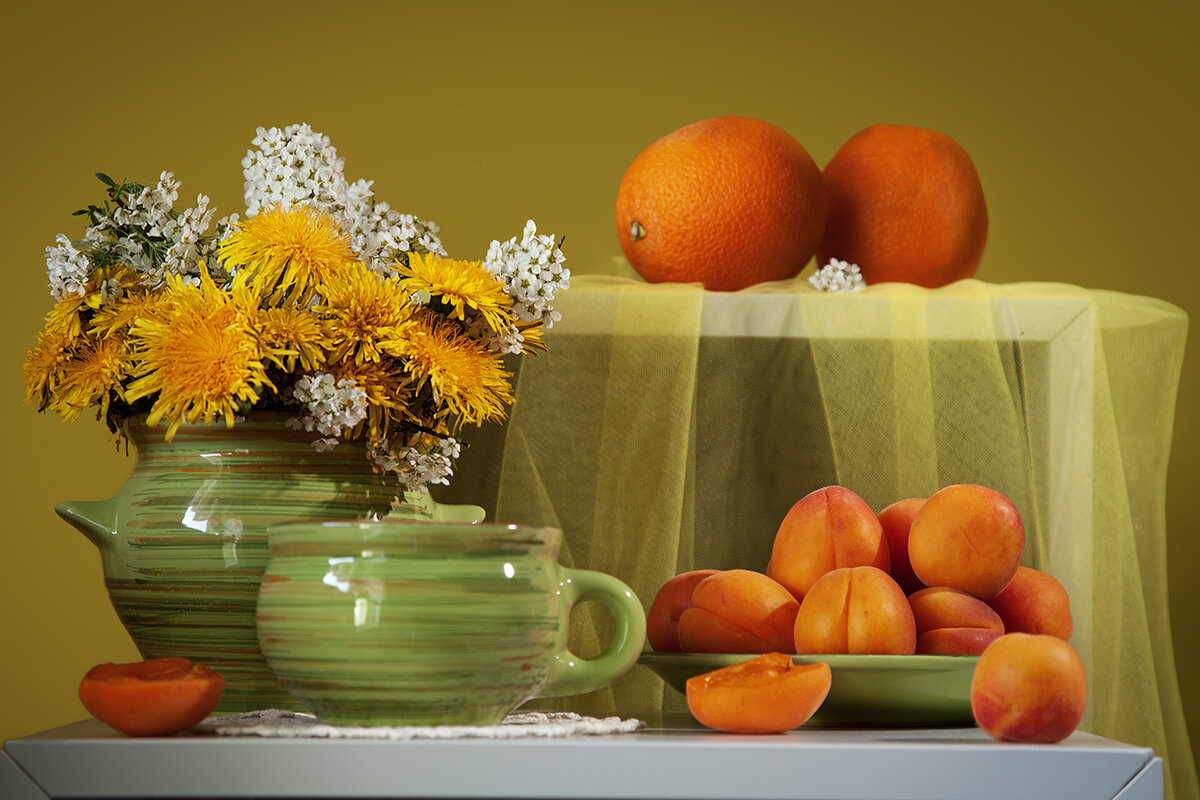 Натюрморт с фруктами и спиреей. - Лилия *