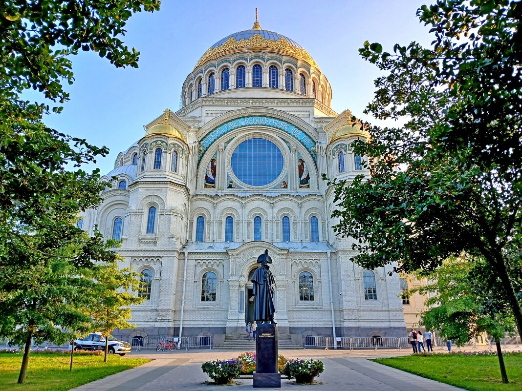 Большой Морской собор и памятник адмиралу Фёдору Ушакову. - Лия ☼