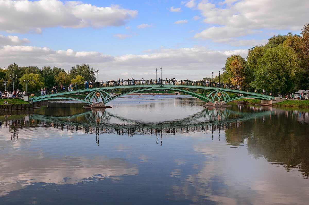 Мост в Царицыно. - Серый 