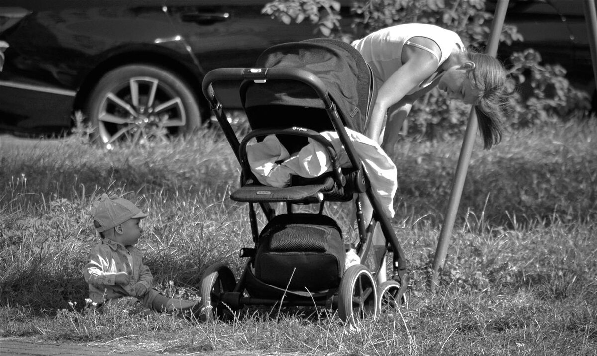 - Мама, давай помогу! - Глeб ПЛATOB