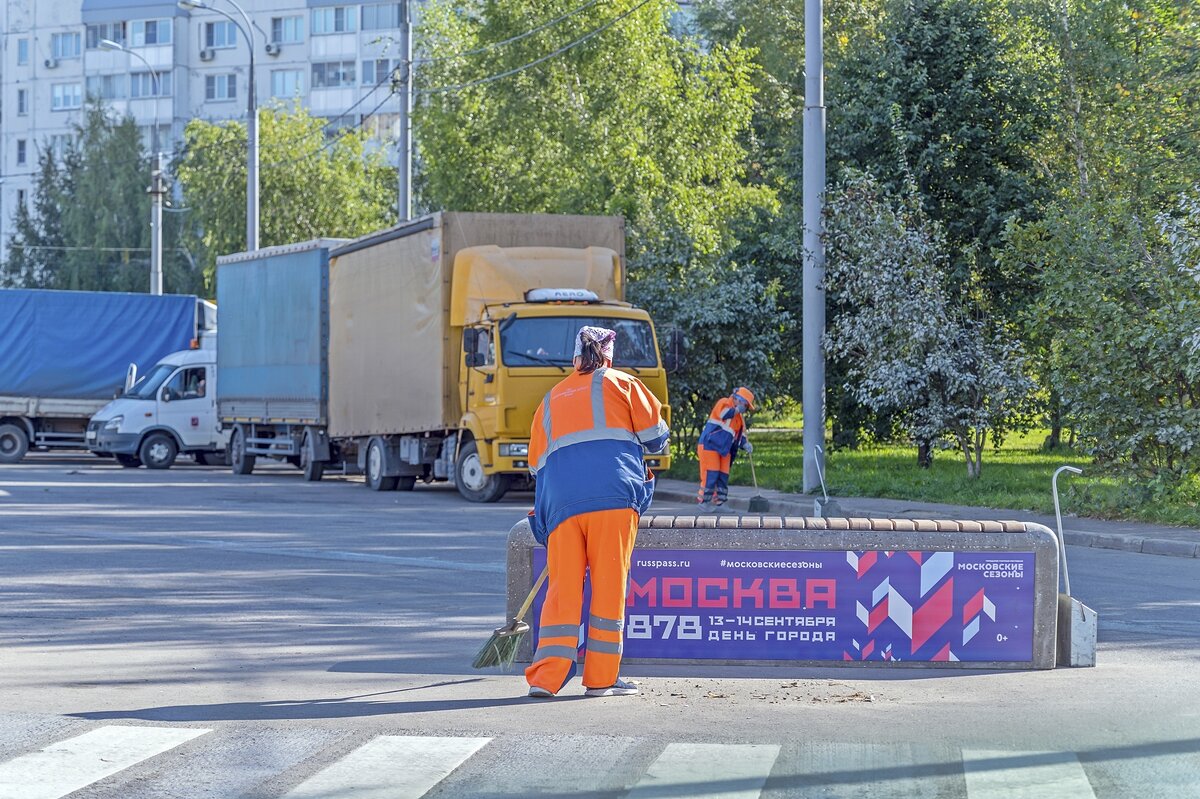 Подмести дороги перед днем города - Валерий Иванович