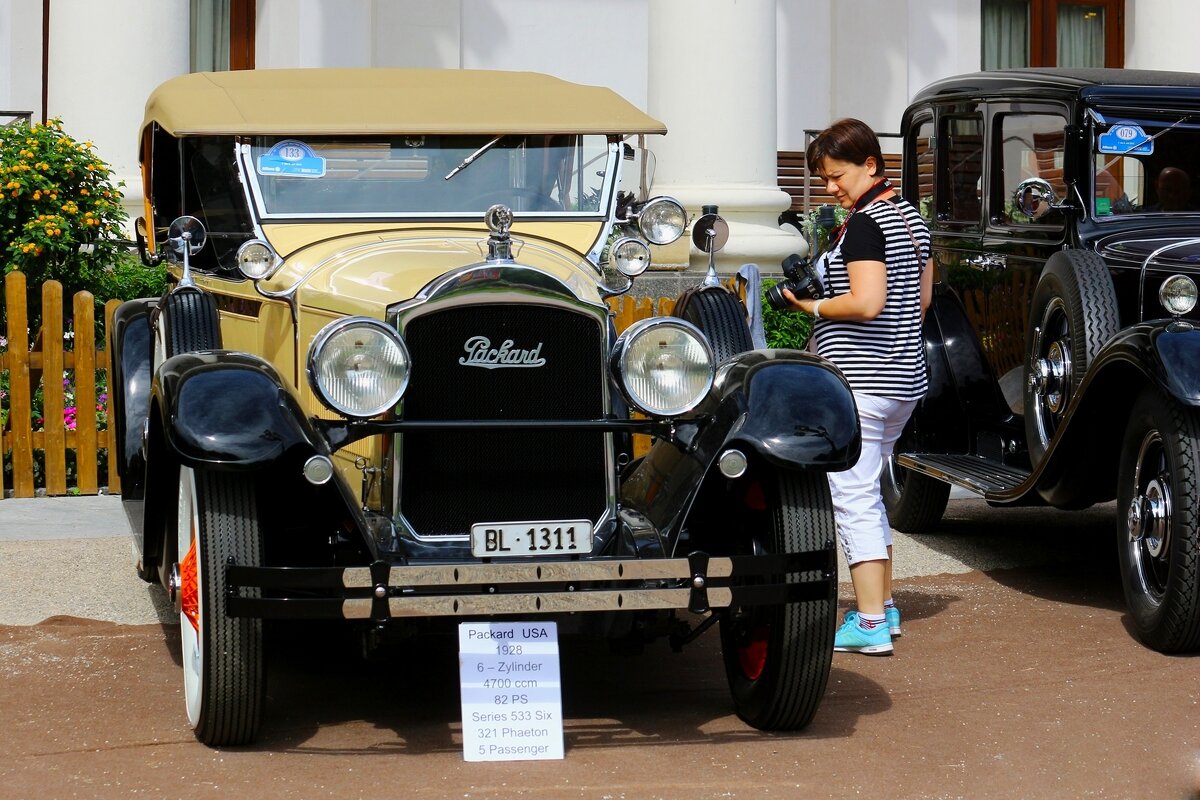 На автошоу - Юрий. Шмаков