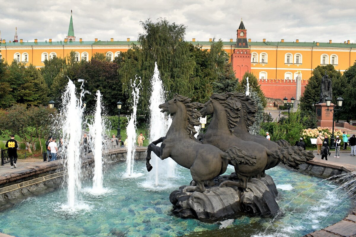 Славный град, страны опора! - Татьяна Помогалова