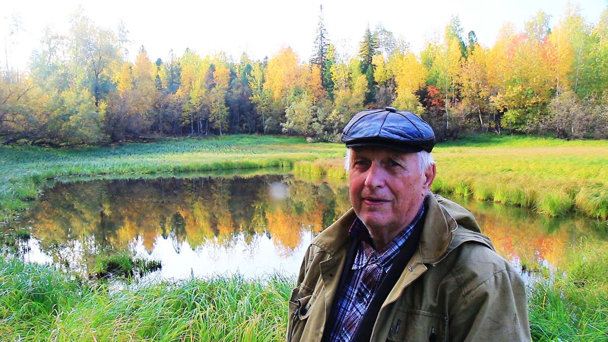 Мой фотопортрет на фоне лесного озерца! - Владимир 