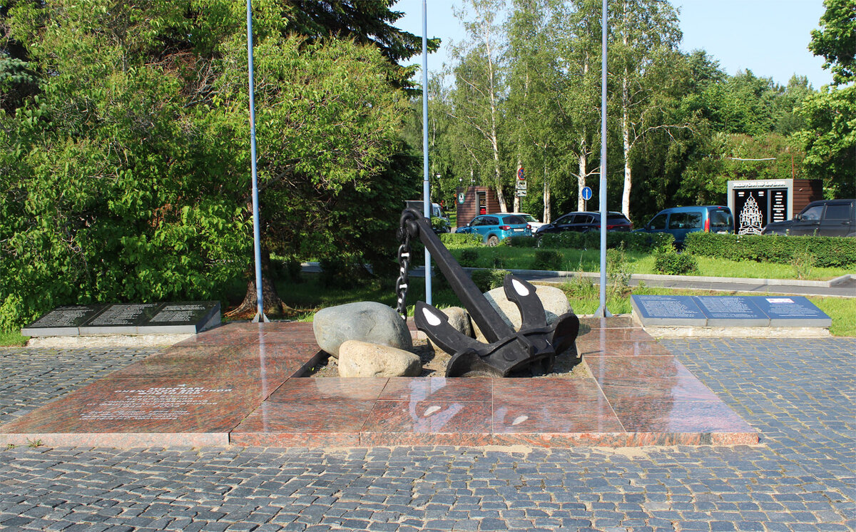 памятник морякам онежской военной флотилии в петрозаводске - Любовь *** памятник морякам онежской военной флотилии в петрозаводске - Любовь ***