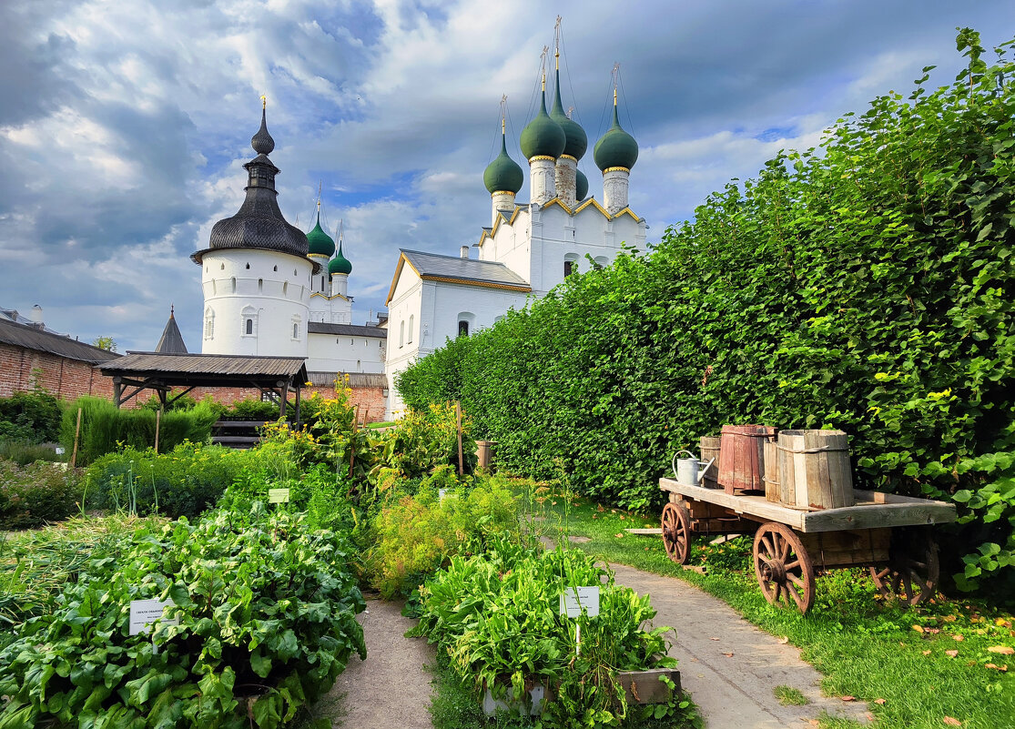 Ростовский Кремль. Монастырский огород - Galina Ростовский Кремль. Монастырский огород - Galina