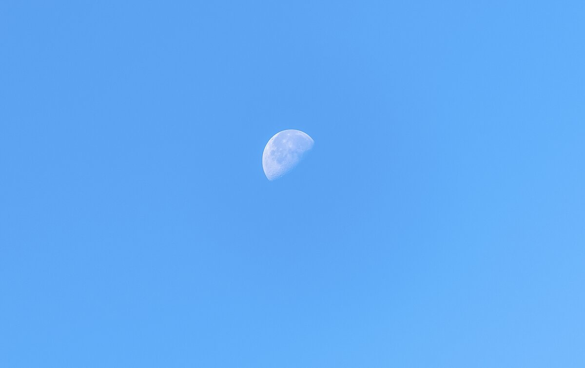 Убывающая луна - Валерий Иванович Убывающая луна - Валерий Иванович