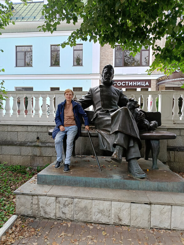 Московская область. Город Звенигород. Памятник А.П. Чехову. - Наташа *****