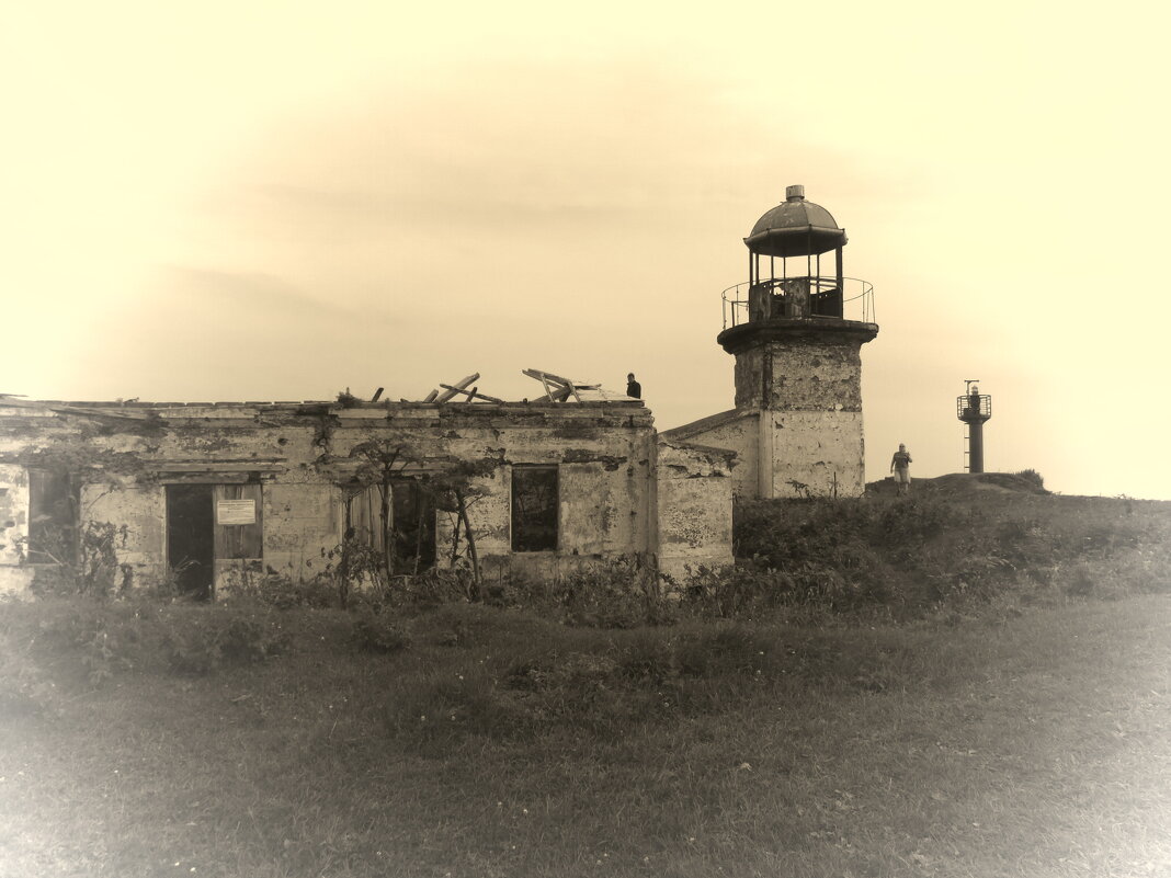 Маяк Кузнецова, на одноимённом мысе на Сахалине. - ИРЭН@ .