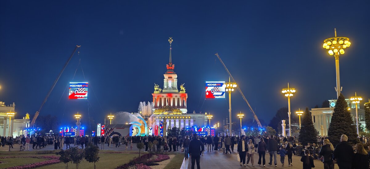 Главный павильон, Москва, ВДНХ - <<< Наташа >>>