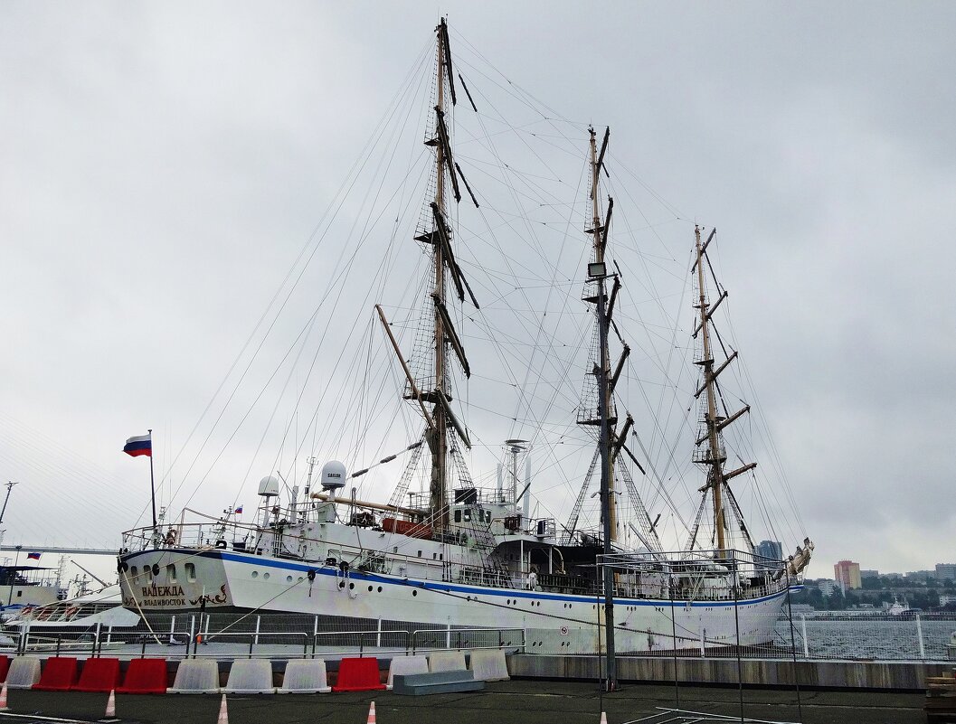 Парусник "Надежда" - Лидия Бусурина Парусник "Надежда" - Лидия Бусурина