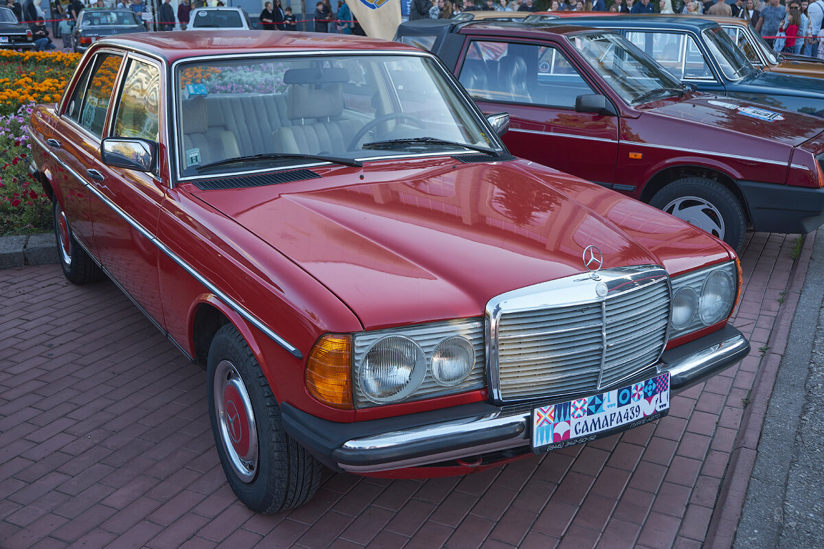 Mercedes-Benz w 123 - Олег Манаенков