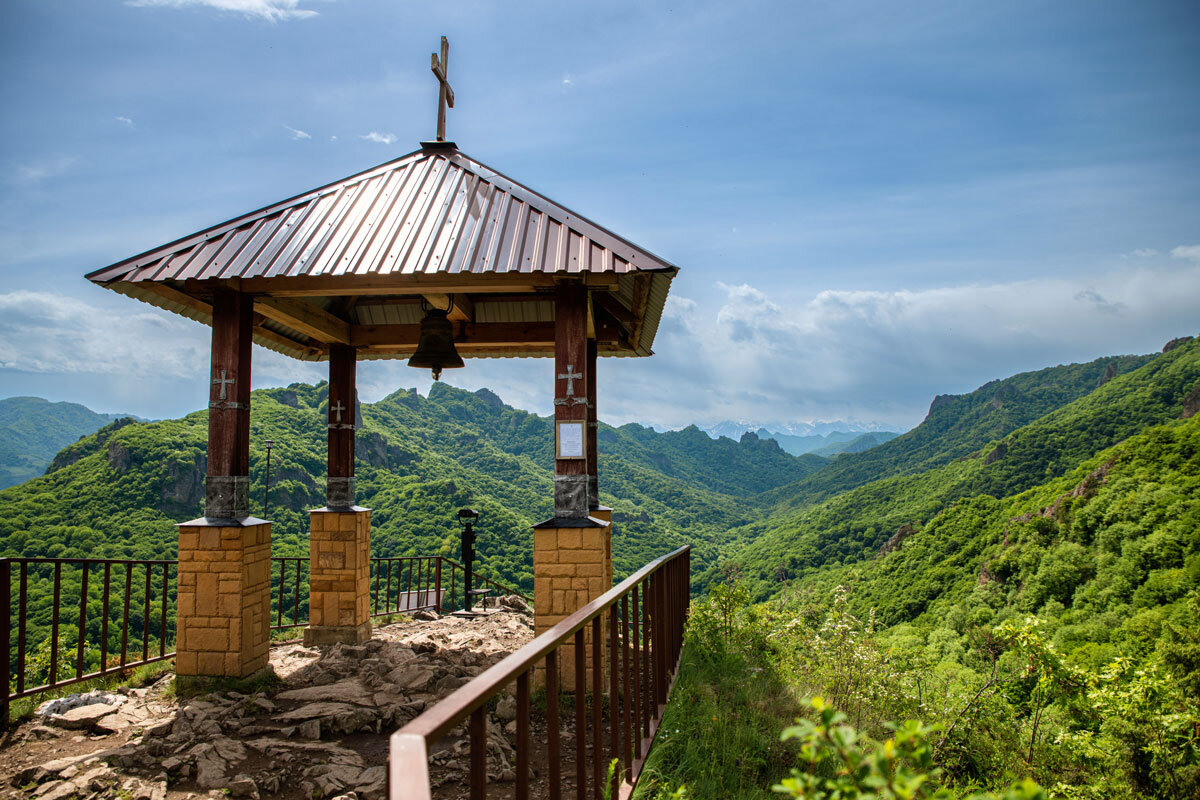 Звонница и смотровая площадка Шоанинского храма. Домбай. - Дина Евсеева