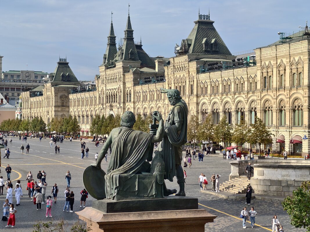 ГУМ и памятник Минину и Пожарскому - <<< Наташа >>>