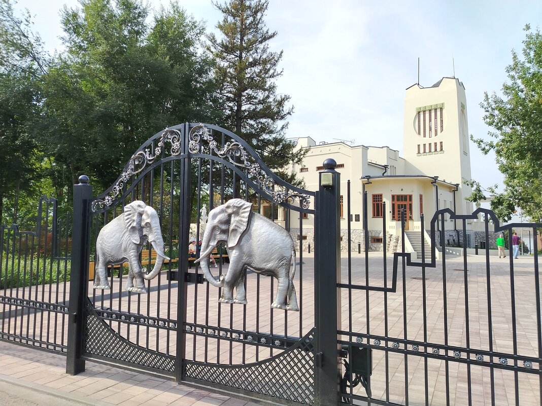 Дом со слонами. Дача Головкина. - Надежда 