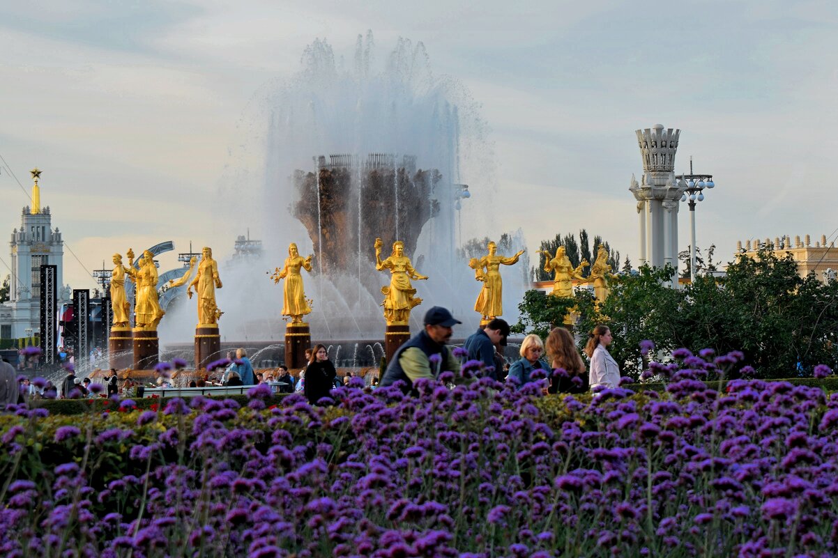 «Дружба народов» — самый большой фонтан ВДНХ. - Татьяна Помогалова