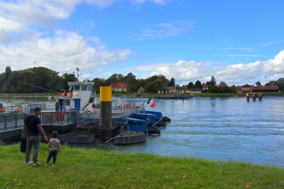 Пришёл паром из Франции - Юрий. Шмаков