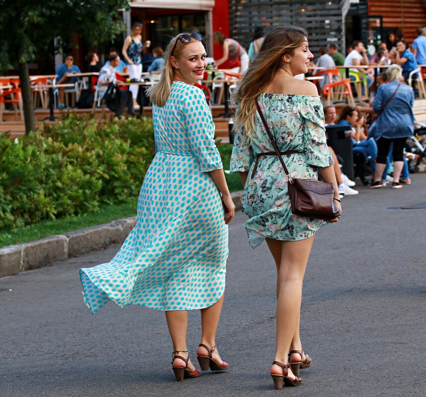 «Я оглянулся посмотреть, не оглянулась ли она, чтоб посмотреть, не оглянулся ли я» - Владимир59 