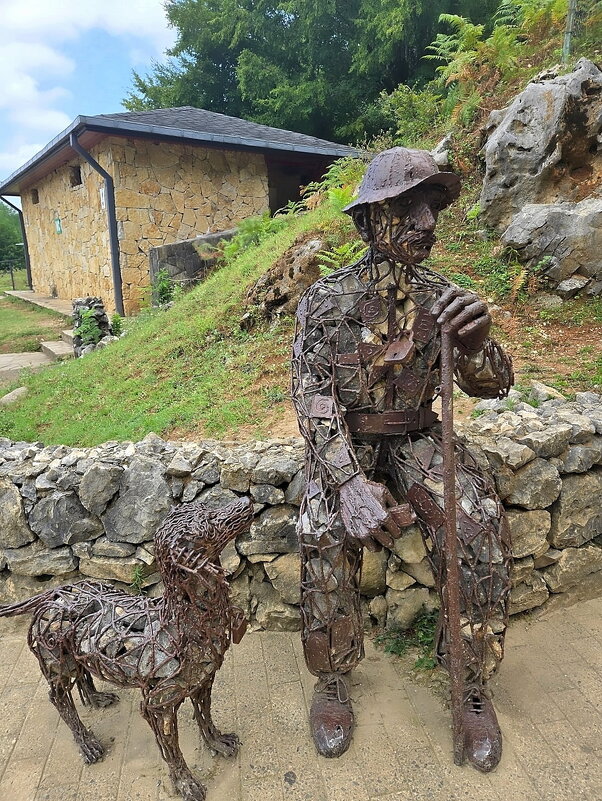 Грузия.  У выхода из пещеры Прометея. - Ольга Довженко
