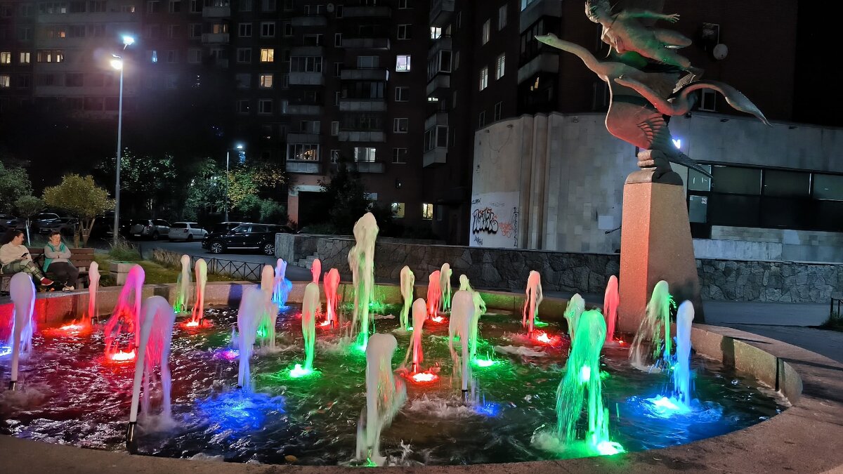 Еще работают фонтаны... - Ольга Еще работают фонтаны... - Ольга