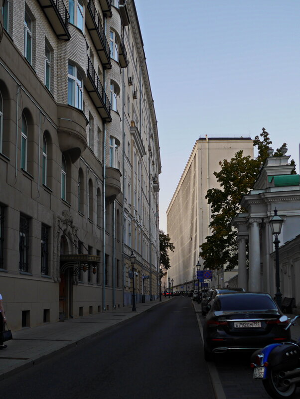 Староваганьковский переулок - Наталья Rosenwasser