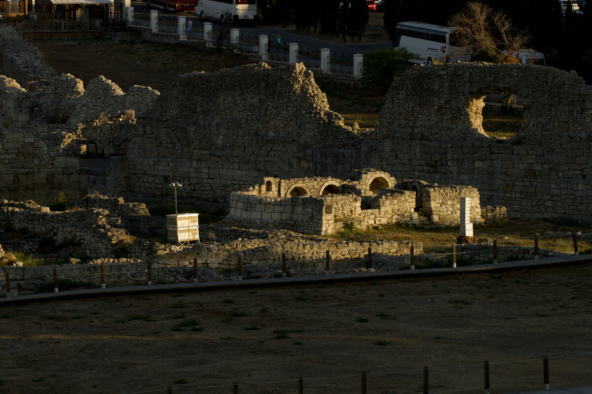 Прогулка по Хесонесу - Олег Денисов Прогулка по Хесонесу - Олег Денисов