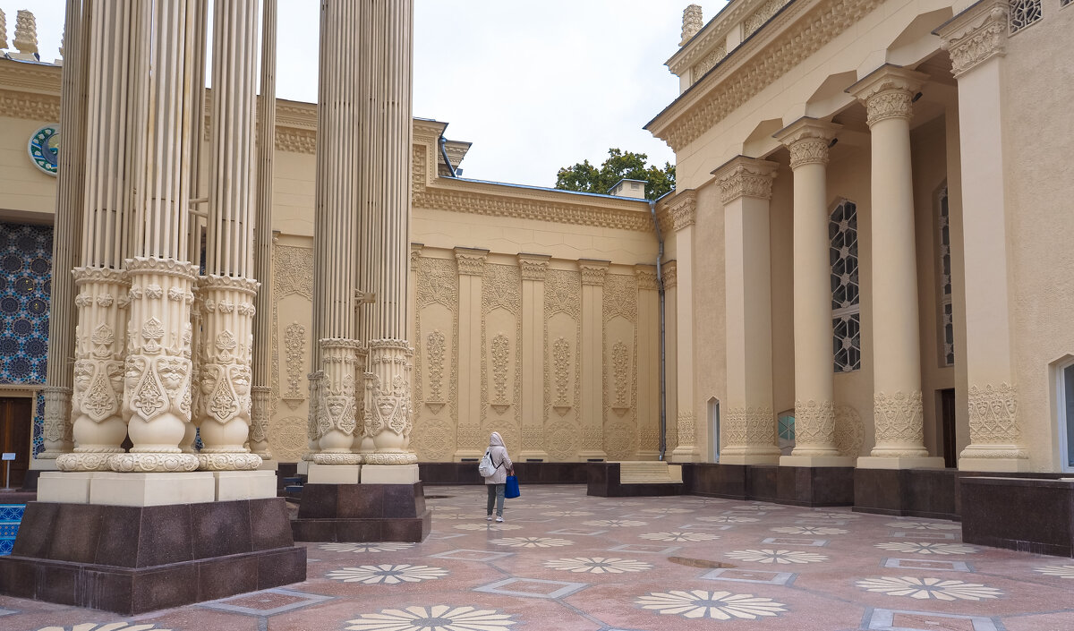 Где то на ВДНХ - юрий поляков