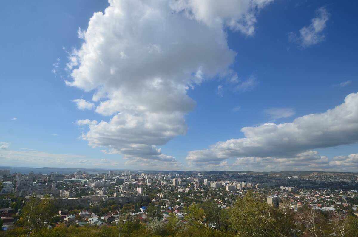 а над городом плывут облака... - Константин Трапезников