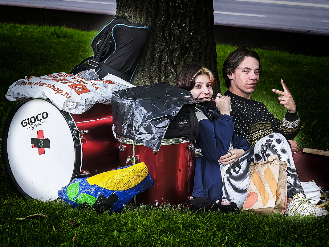 Барабанщики на привале. - Александр 