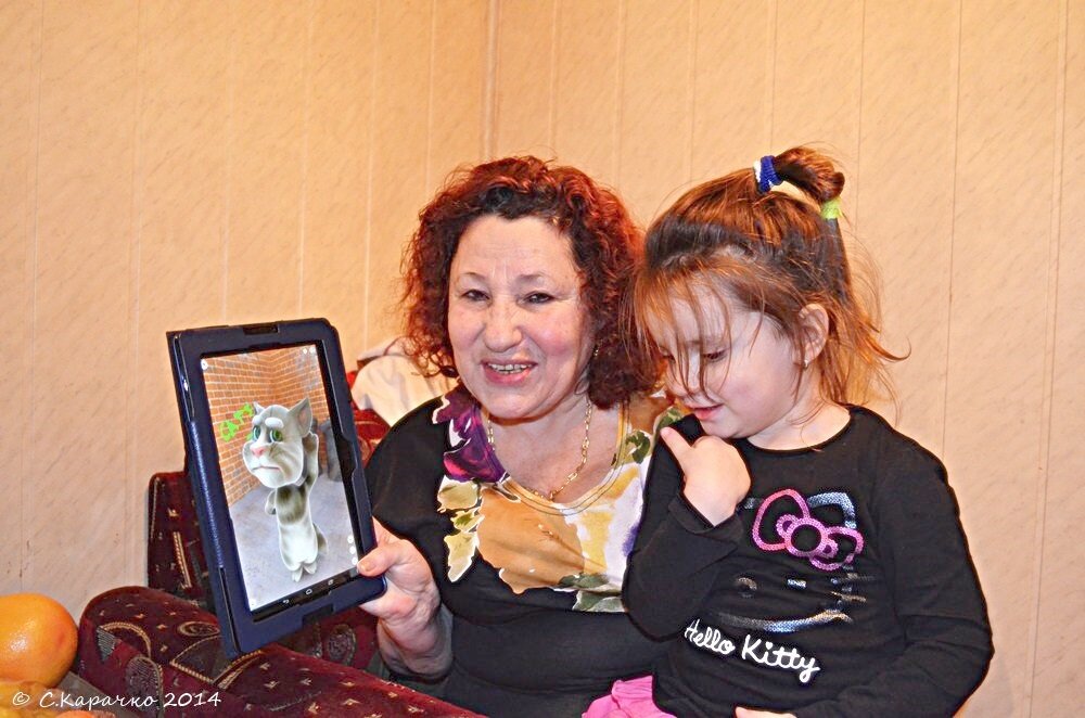 з бабусею - Степан Карачко