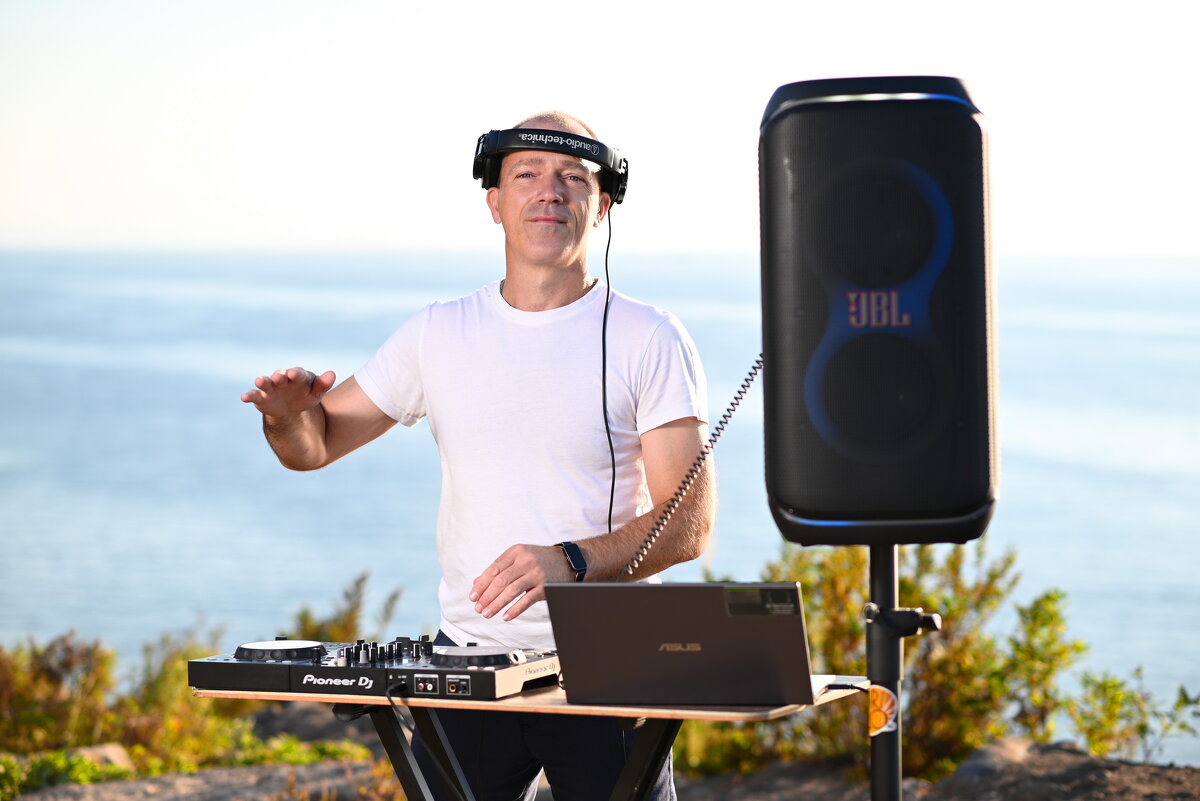 Диджей - Вячеслав Дроздов