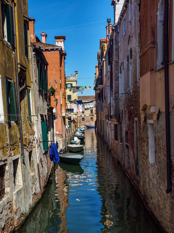 Улочка в Венеции - Alex Molodetsky