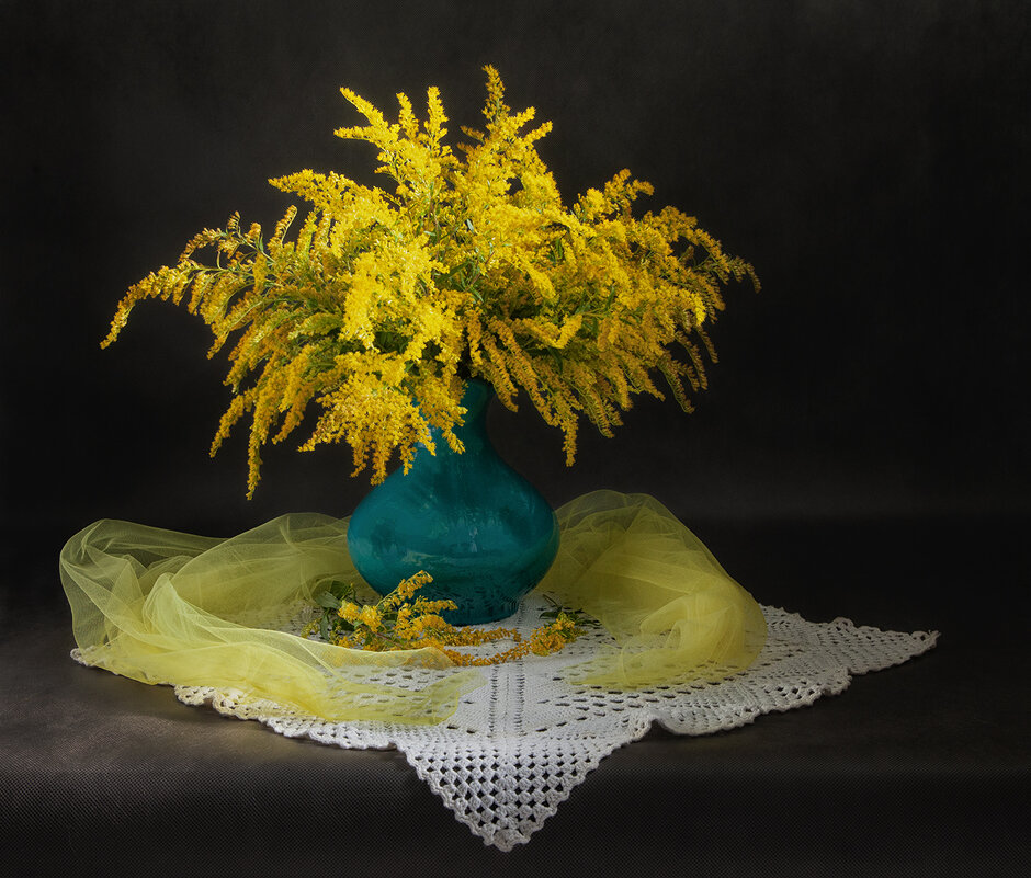 Натюрморт с золотарником. - Лилия *