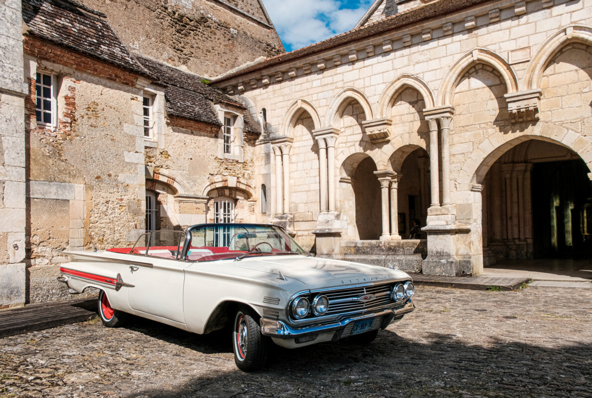 Кадиллак для свадьбы в аббатстве г. Понтиньи - Георгий А