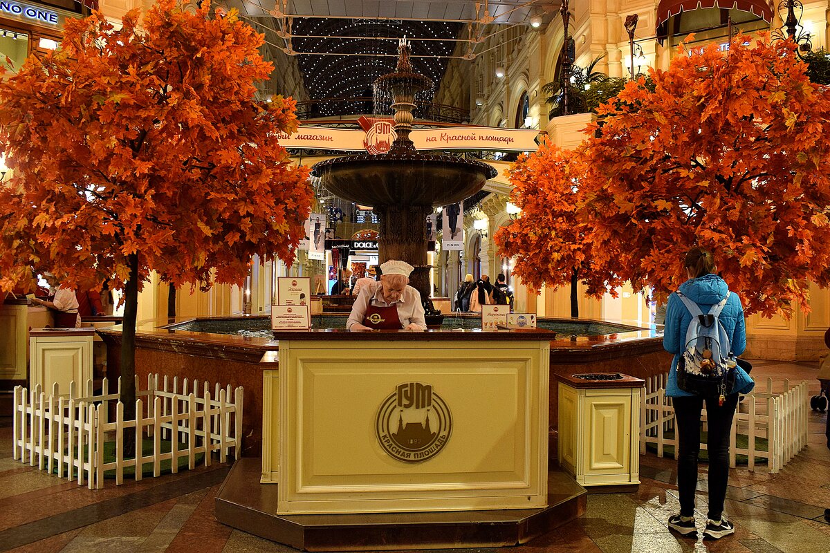 Осень в ГУМе. - Татьяна Помогалова