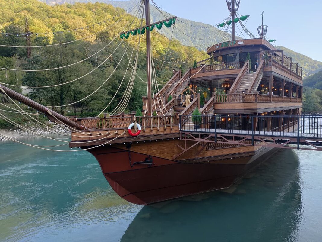 Абхазия. Деревянный корабль - Ирэн Абхазия. Деревянный корабль - Ирэн