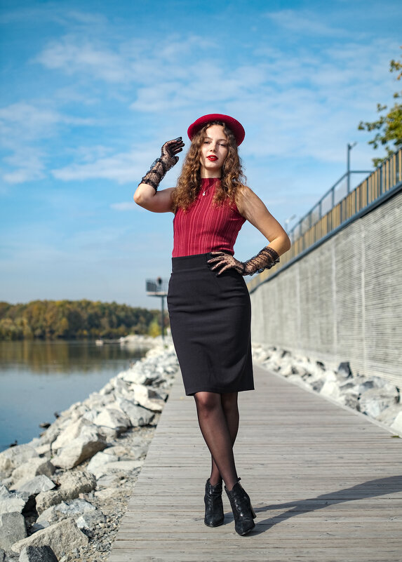 Девушка в красном берете - Dmitry i Mary S