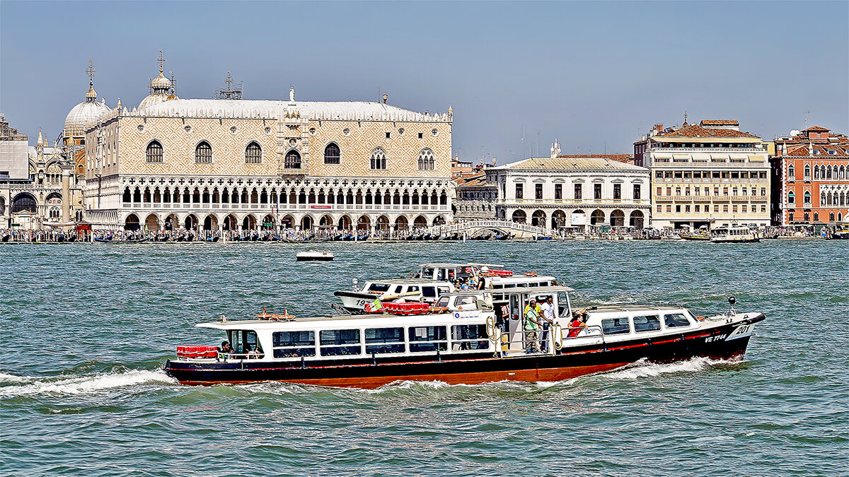 В Венеции слова "погулять" и "потолкаться" синонимы - Alexandеr P