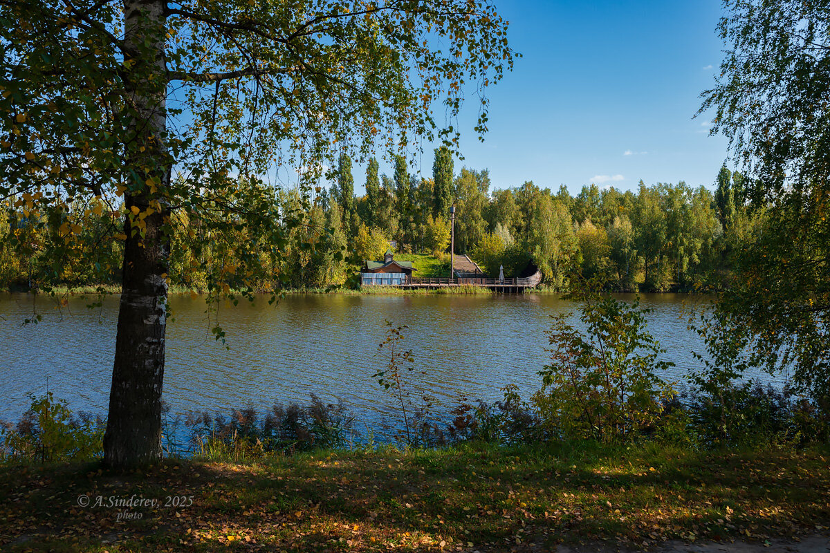 На берегу реки - Александр Синдерёв