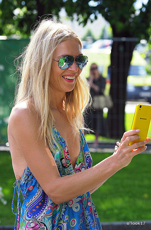 девушки и фотография - Олег Лукьянов