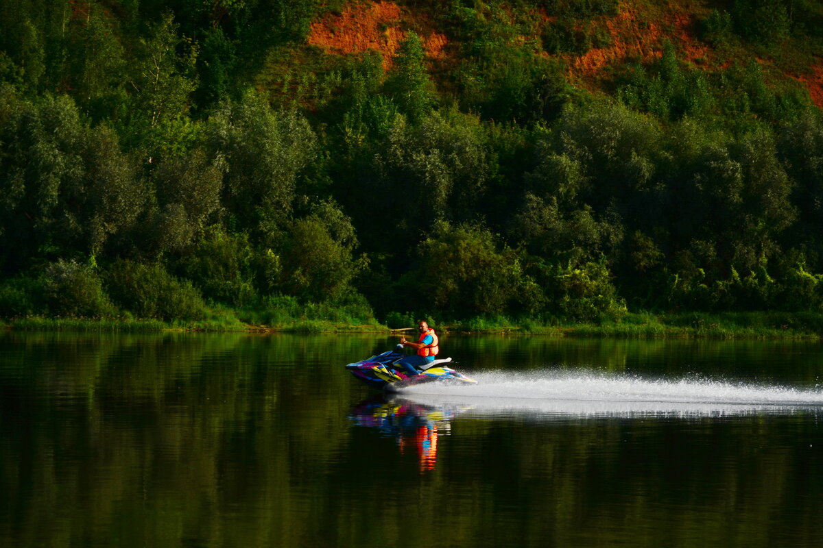 По водной глади. - Михаил Колосов 