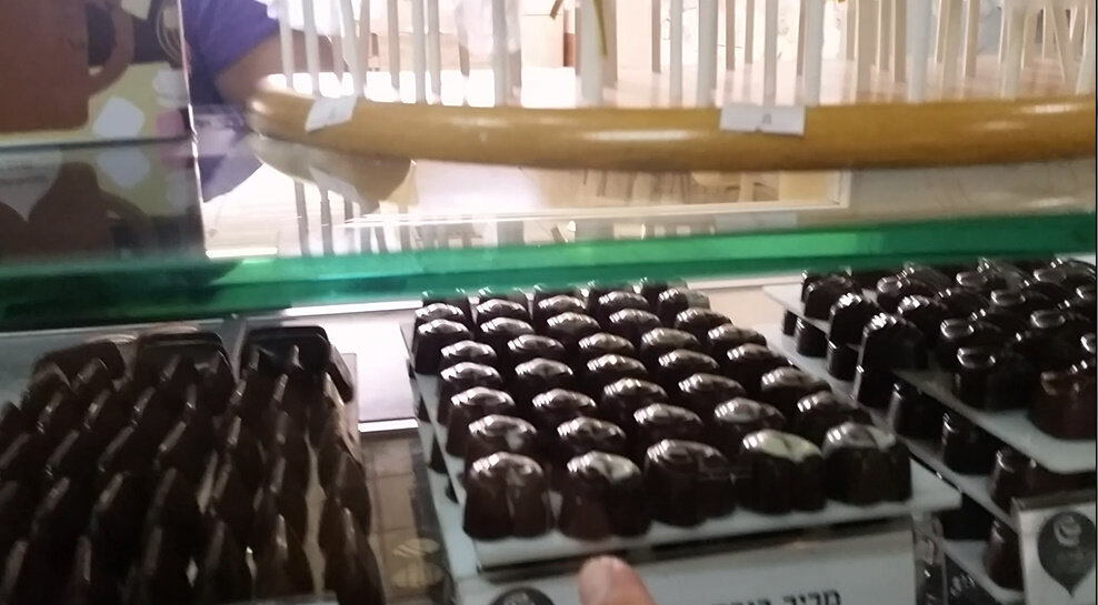 113 (198) - CLOSE WAYS ALL