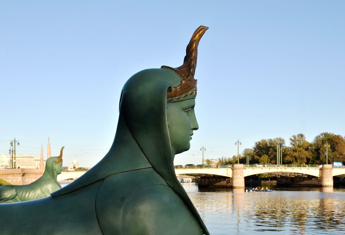 "Я мать пустыни, мне сестра Луна, кусок скалы, что ожил дивно лая, я дух, кому грудь женщины да - AleksSPb Лесниченко