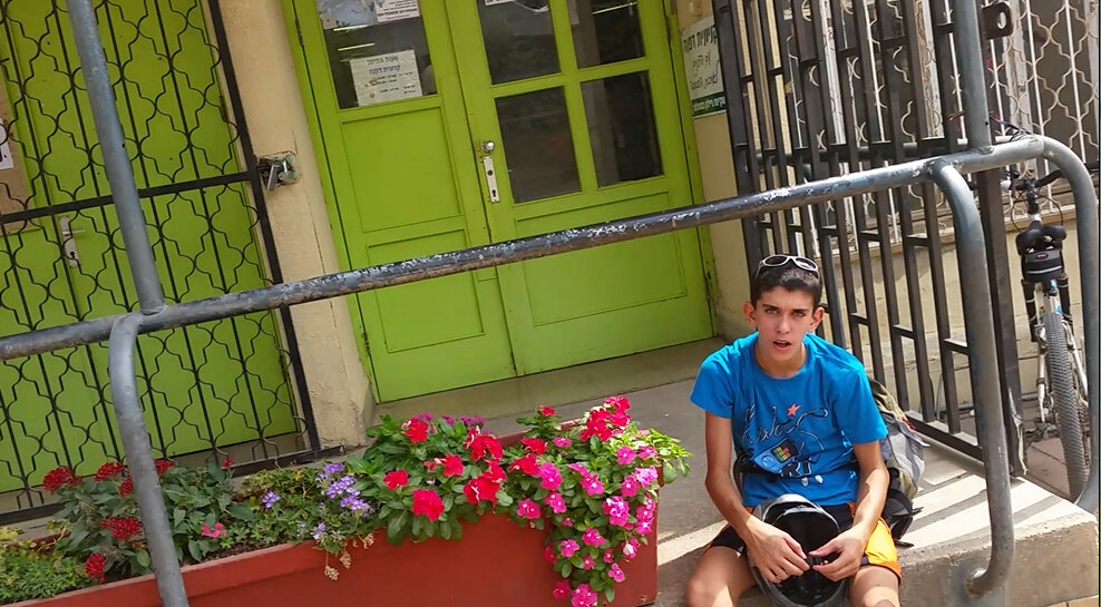 113 (208) - CLOSE WAYS ALL