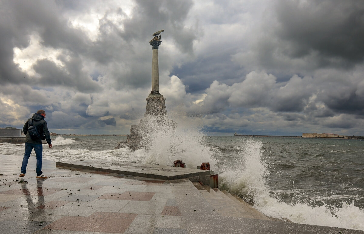 Памятник затонувшим кораблям - skijumper Иванов